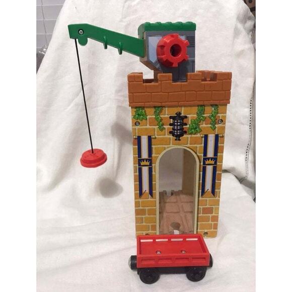 THOMAS & FRIENDS WOODEN RAILWAY CASTLE CRANE KING OF THE RAILWAY - Picture 6 of 10